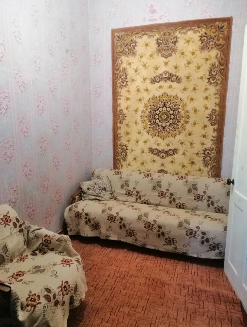 Продам двух  комнатную коммуналку