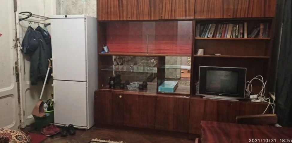 Продам двух  комнатную коммуналку