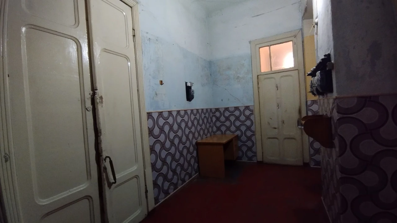 Продам двух  комнатную коммуналку