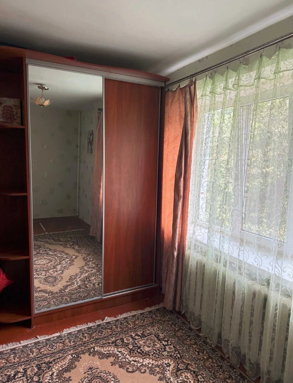 Продам 3-х кімнатну квартиру, 10 хвилин від метро Індустріал