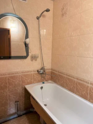 Продам 3-х кімнатну квартиру, 10 хвилин від метро Індустріал