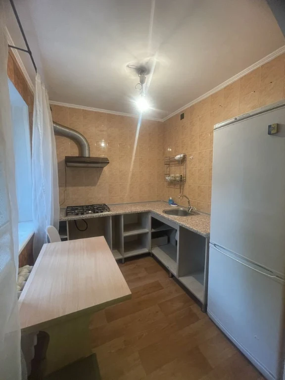 Продам 2-кімнатна квартира біля метро Армійська. Кухня-студі