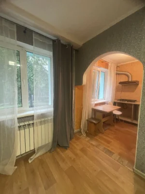 Продам 2-кімнатна квартира біля метро Армійська. Кухня-студі