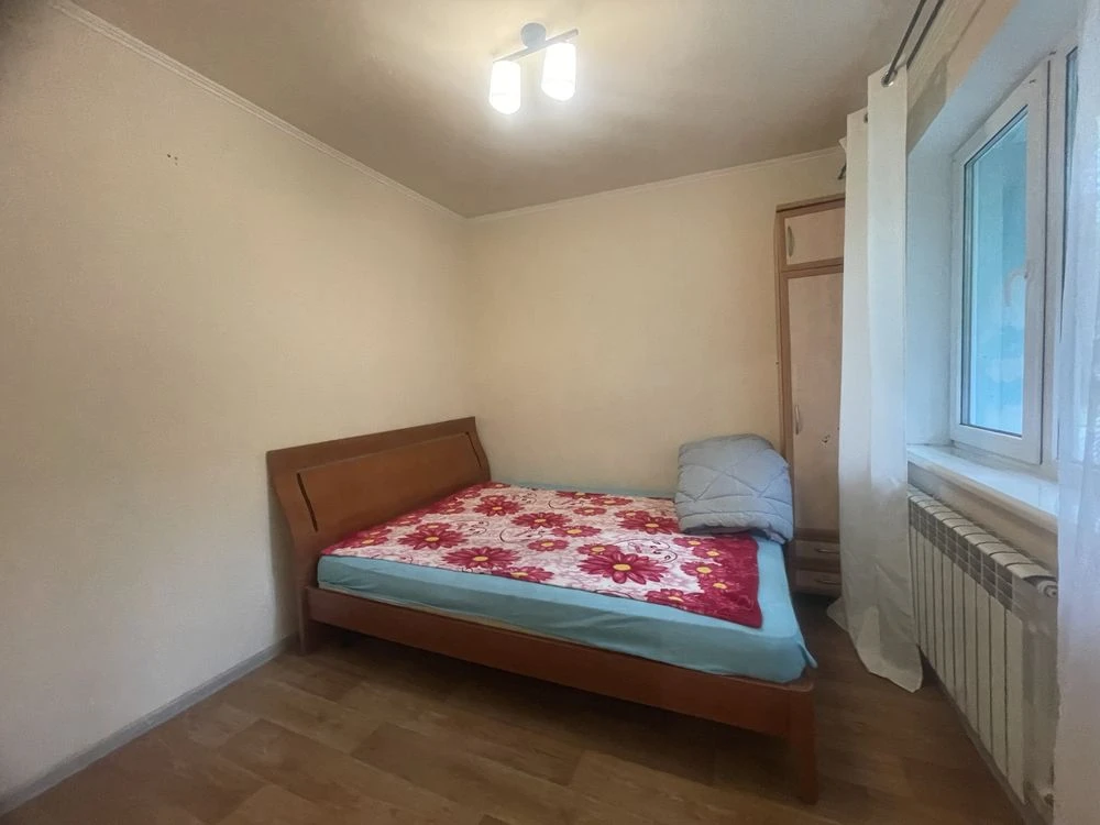 Продам 2-кімнатна квартира біля метро Армійська. Кухня-студі