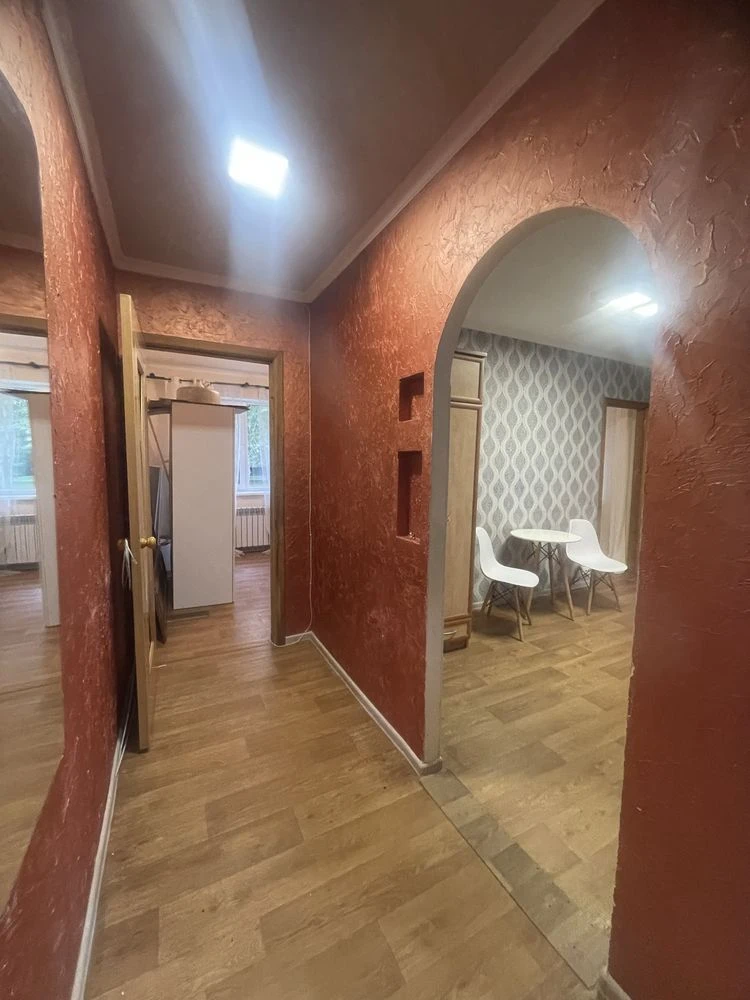 Продам 2-кімнатна квартира біля метро Армійська. Кухня-студі
