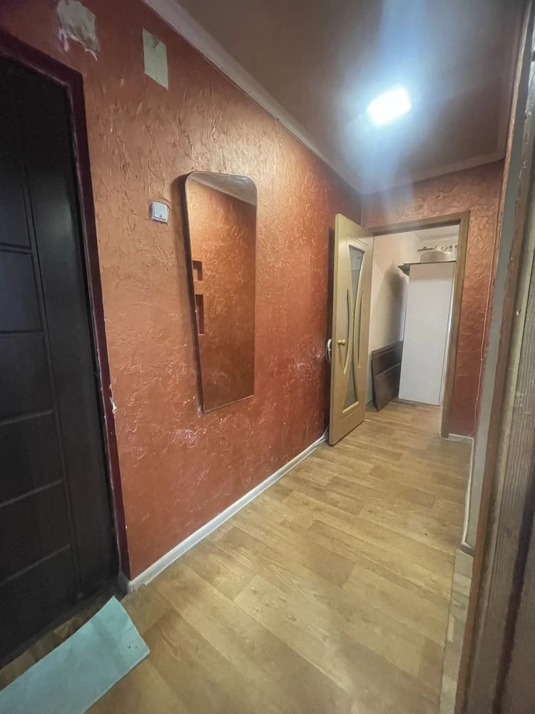 Продам 2-кімнатна квартира біля метро Армійська. Кухня-студі