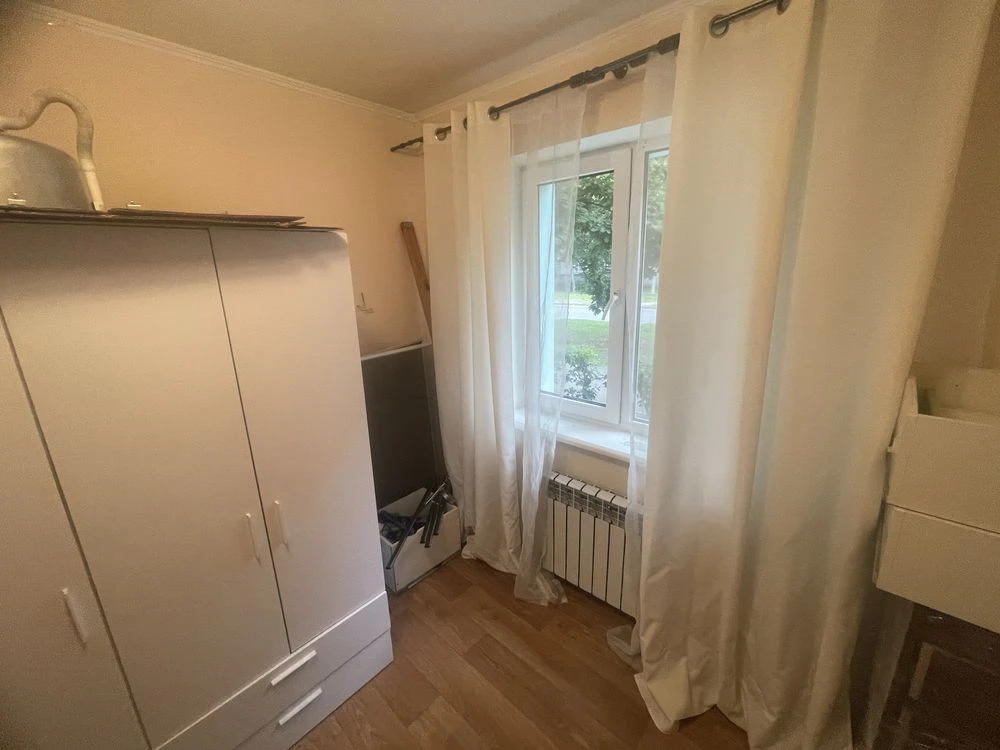 Продам 2-кімнатна квартира біля метро Армійська. Кухня-студі