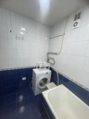 Продам 2-кімнатна квартира біля метро Армійська. Кухня-студі
