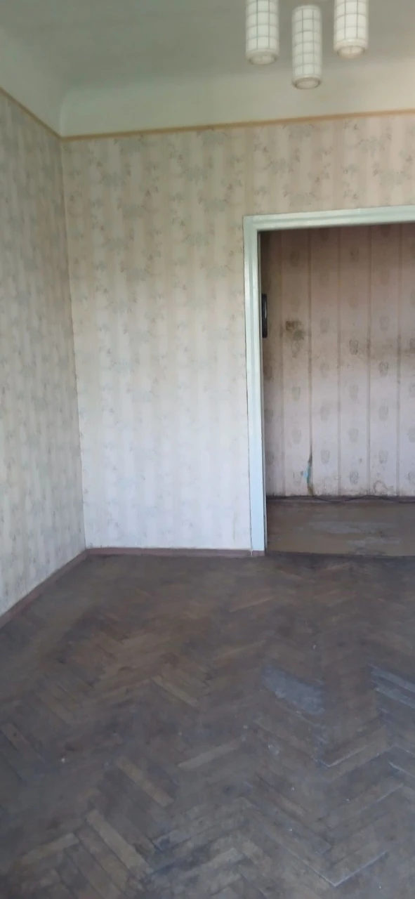 Продам 2 комнатную квартиру в сталинке, ул. Университетская,