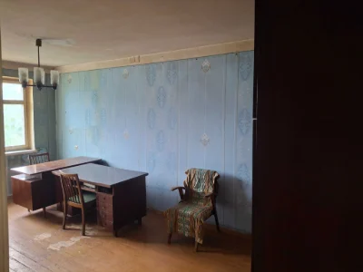 продам 3 к.кв. квартиру по вул. Валентинівська, метро Студен