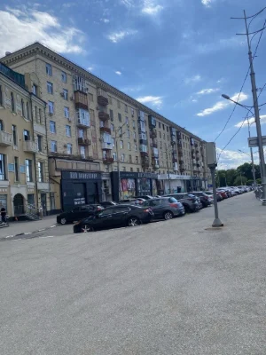 Продам 2х комнатную квартиру Центр Сталинка  6/8