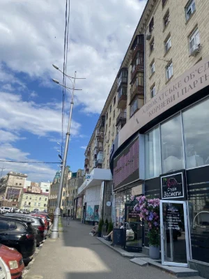 Продам 2х комнатную квартиру Центр Сталинка  6/8