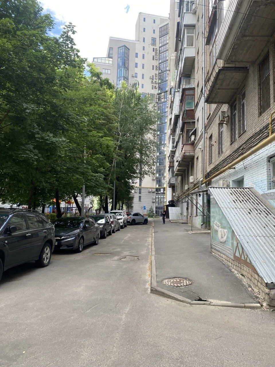 Продам 2х комнатную квартиру Центр Сталинка  6/8
