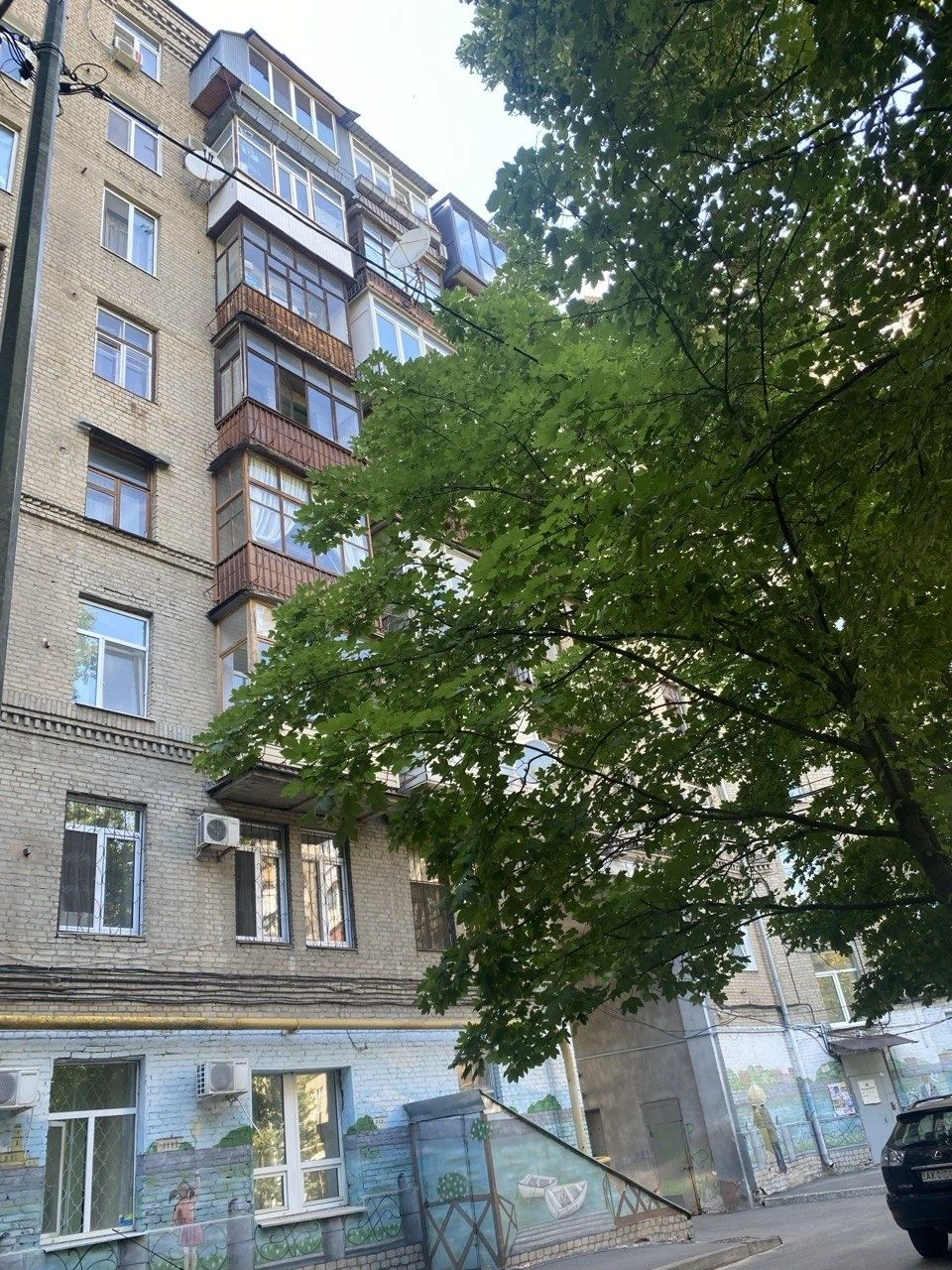 Продам 2х комнатную квартиру Центр Сталинка  6/8