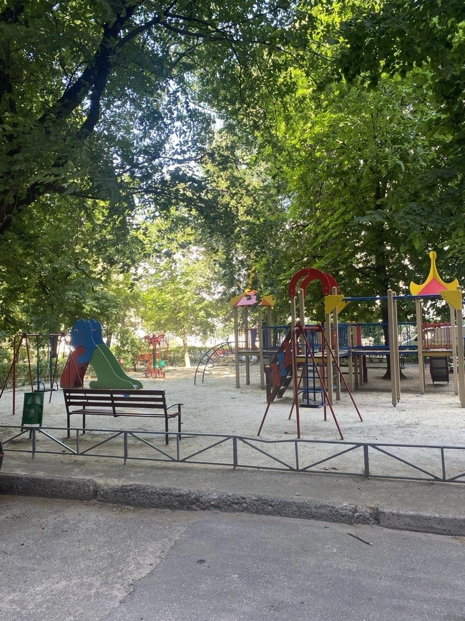 Продам 2х комнатную квартиру Центр Сталинка  6/8