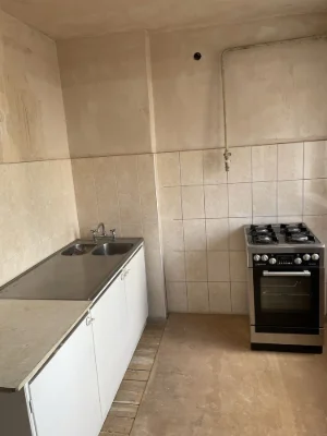 БЕЗ КОМІСІІ Продам 2-кімнатну квартиру у центрі міста (Кінни