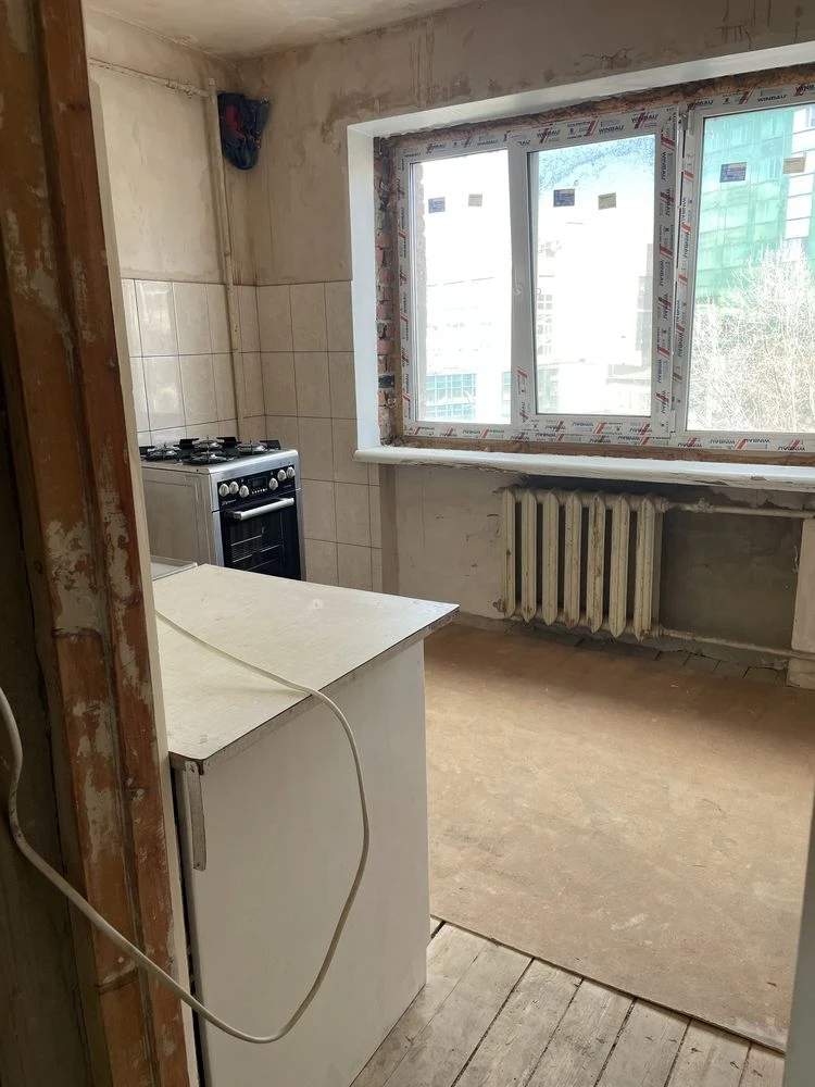 БЕЗ КОМІСІІ Продам 2-кімнатну квартиру у центрі міста (Кінни