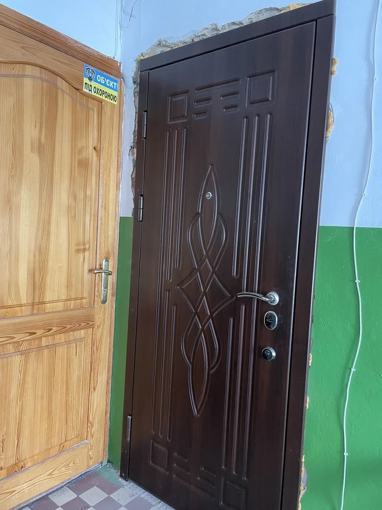 БЕЗ КОМІСІІ Продам 2-кімнатну квартиру у центрі міста (Кінни