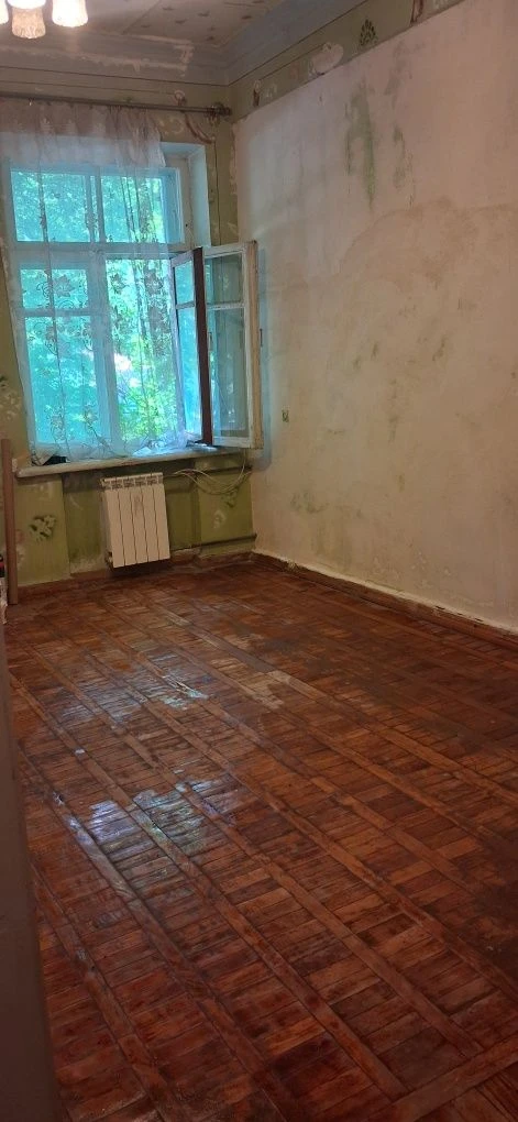 Продам свою 2-х комн квартиру 1/3 . Торг