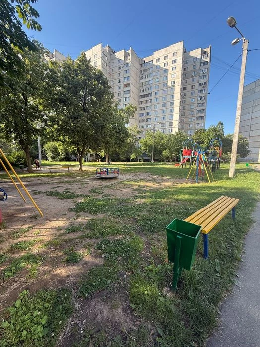 2-room apartment, 71 Peremohy Avenue