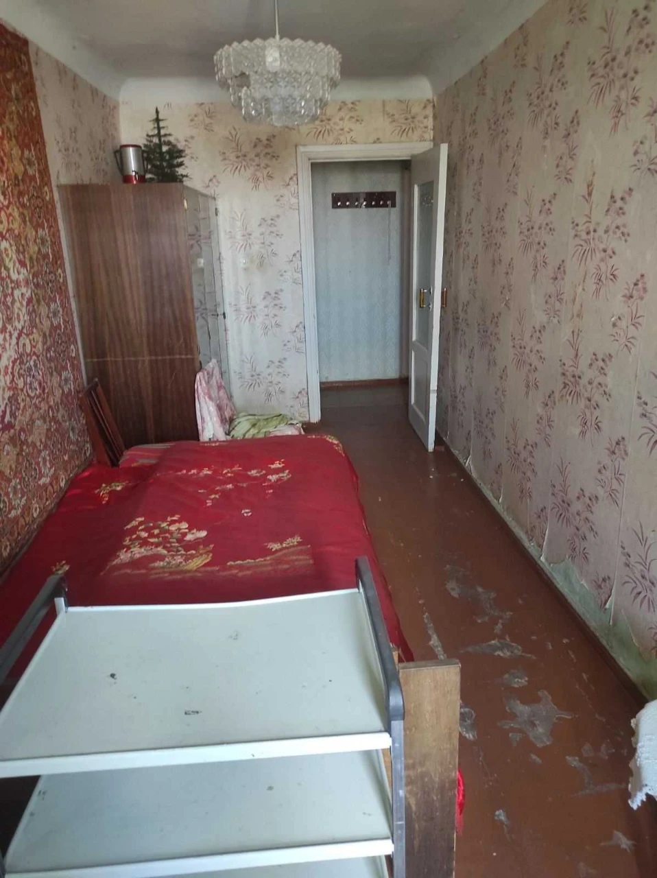 Продам 3к ЮЖД, пер. Верховский дом 5, кирпич, 4/5, под ремон