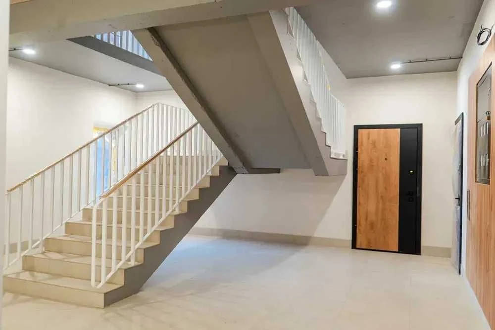 Продаж 2 кім. квартири 64м2 + зем. ділянкою в малоповерховом