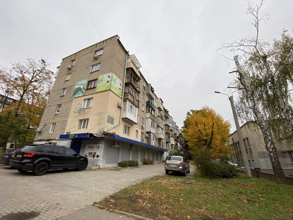 Продажа 1К МЕТРО БОТ. Сад, Есенина (О.Олеся) 10, с ремонтом