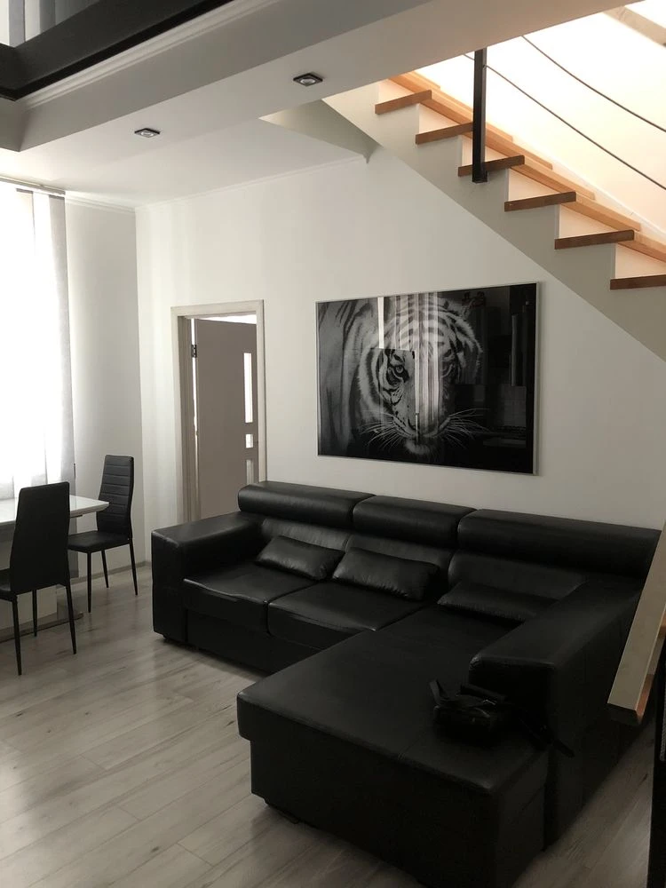 Продам двоповерхову квартиру площею 95 м2, З РЕМОНТОМ