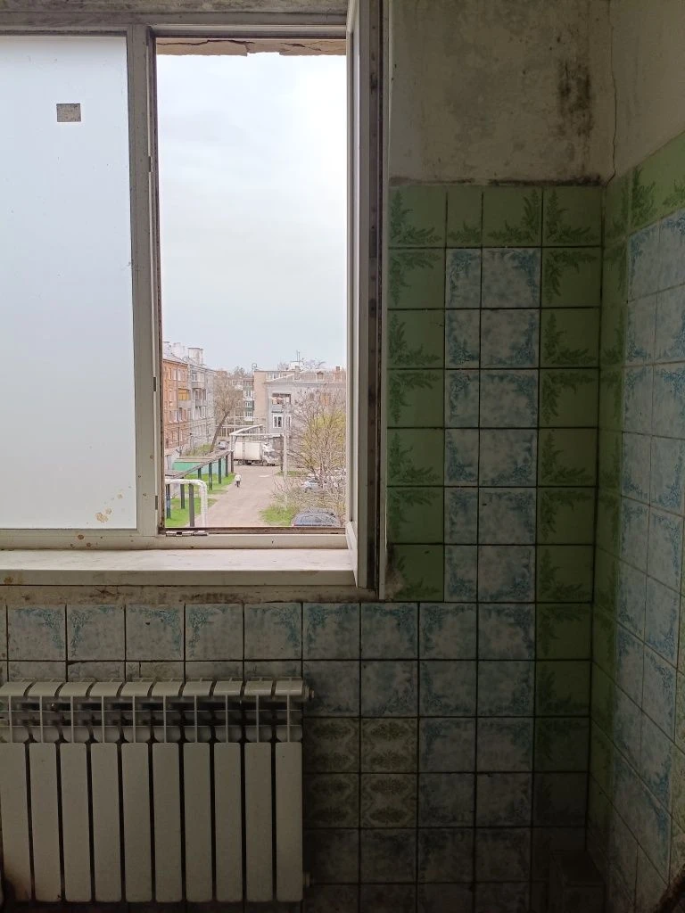 Продам  квартиру гостинного типа м.Холодная Гора 6000