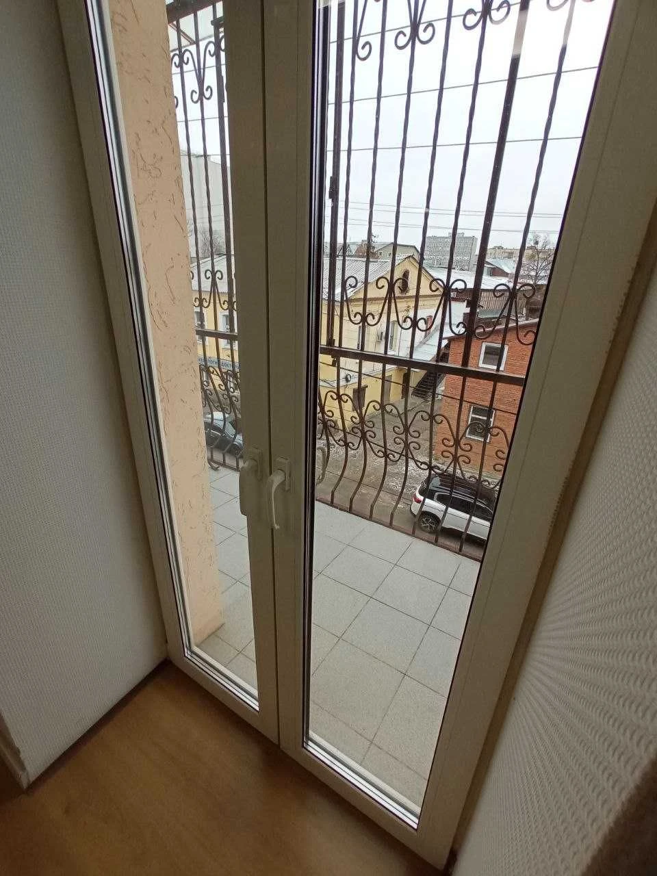 Цена снижена! Продам 3 к.кв. с офисным ремонтом, Центр