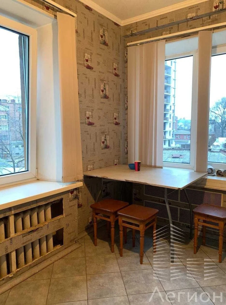 Продам 4-ох комнатную квартиру в Центре. Ул. Свободы
