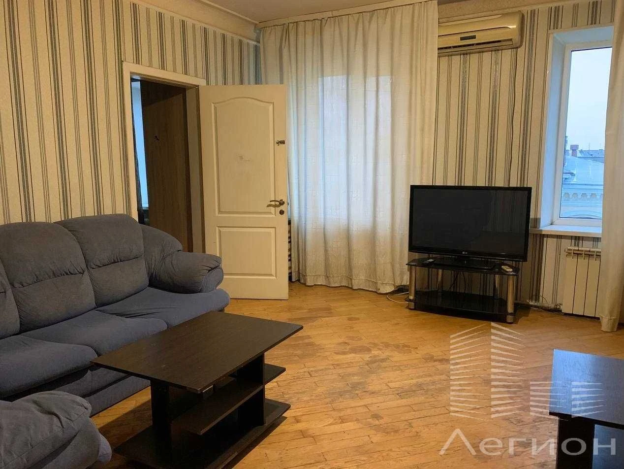 Продам 4-ох комнатную квартиру в Центре. Ул. Свободы