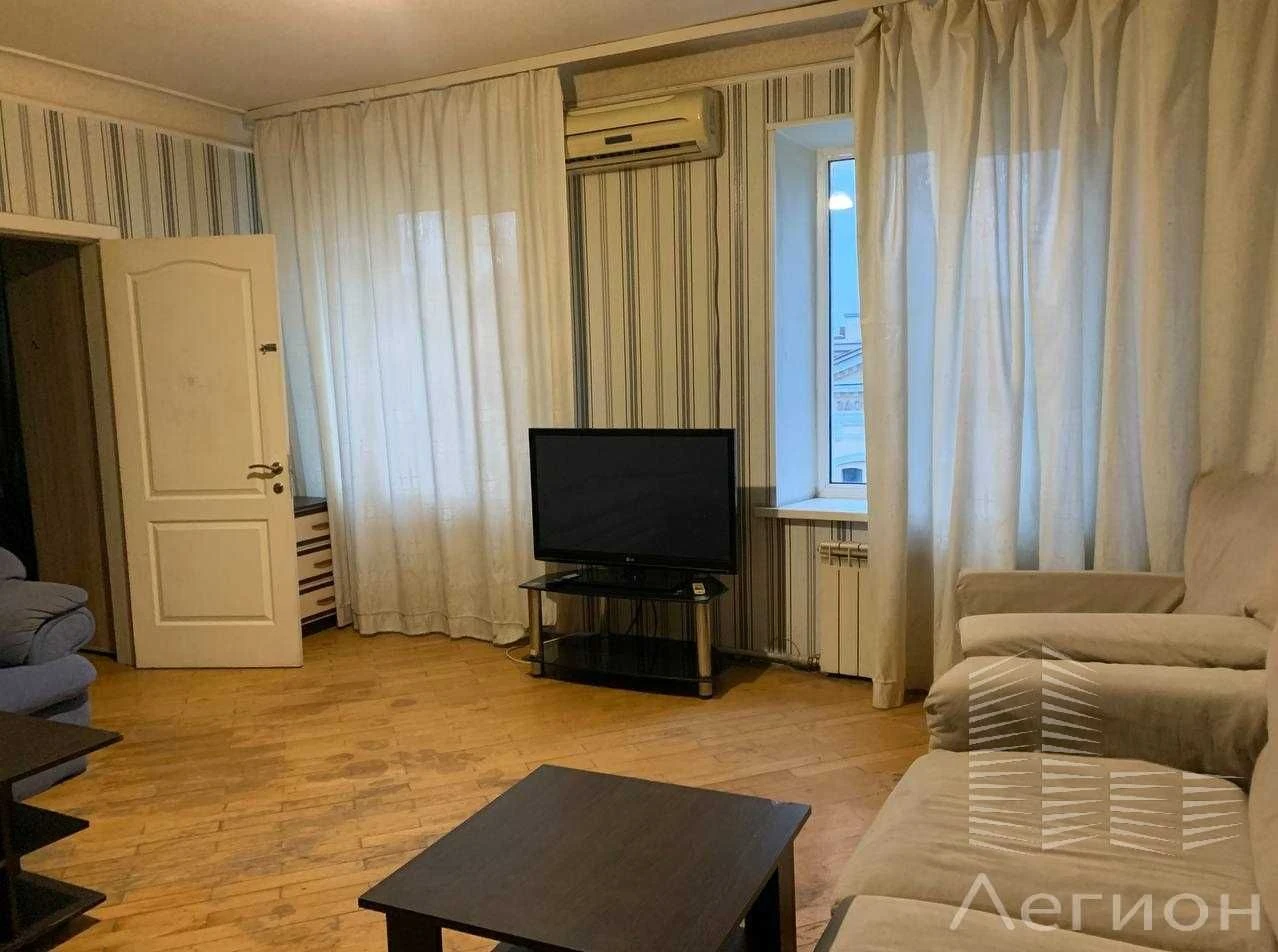 Продам 4-ох комнатную квартиру в Центре. Ул. Свободы