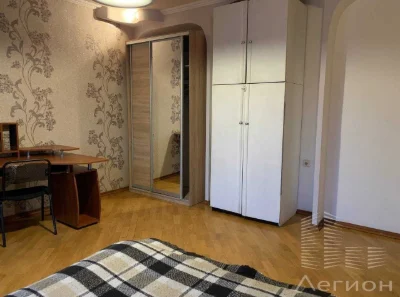 Продам 4-ох комнатную квартиру в Центре. Ул. Свободы