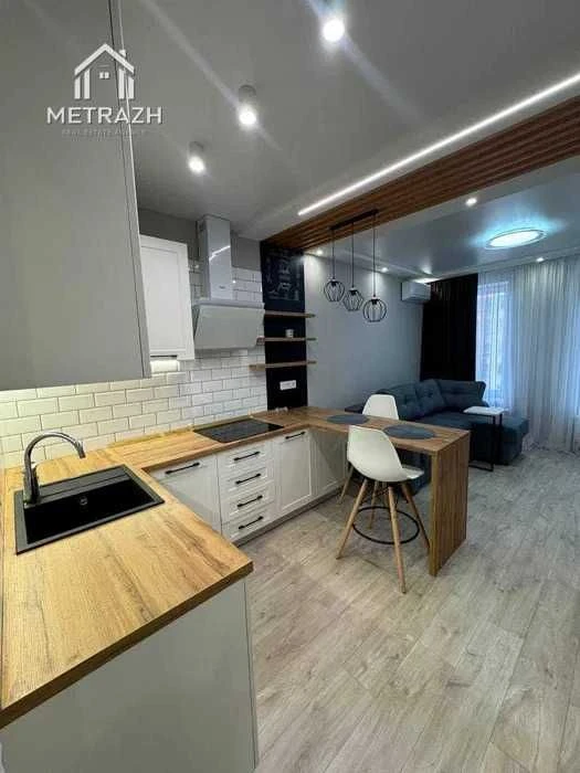 Продам 1-кімнатну квартиру з ремонтом 44 м² у ЖК Меридіан, П