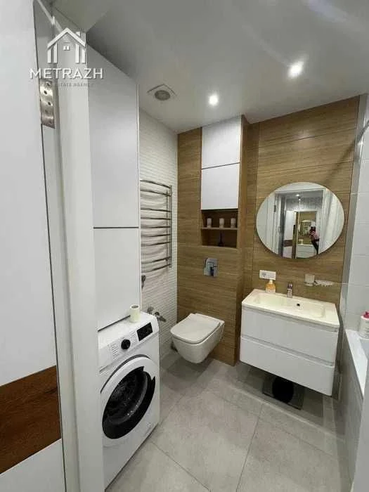 Продам 1-кімнатну квартиру з ремонтом 44 м² у ЖК Меридіан, П