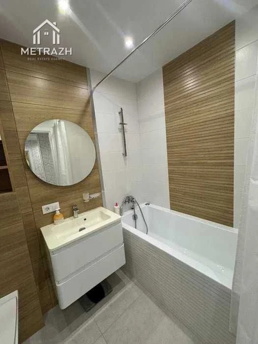 Продам 1-кімнатну квартиру з ремонтом 44 м² у ЖК Меридіан, П