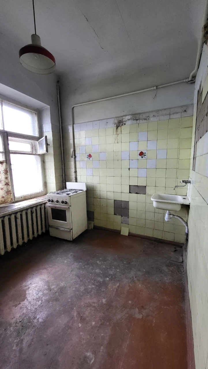 Срочно! Продам 3 комнатную квартиру, сталинка, "литерка" мет
