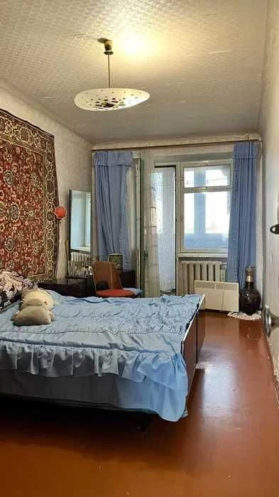 Продам 3 к. квартиру Каденюка Танкопия Новые Дома метро Двор