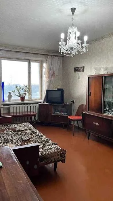 Продам 3 к. квартиру Каденюка Танкопия Новые Дома метро Двор