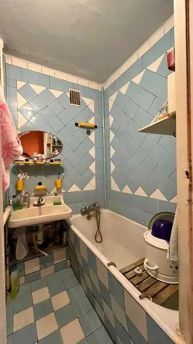 Продам 3 к. квартиру Каденюка Танкопия Новые Дома метро Двор