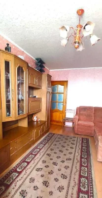 3-хкімнатна квартира з газом біля ст.метро Спортивна. ym