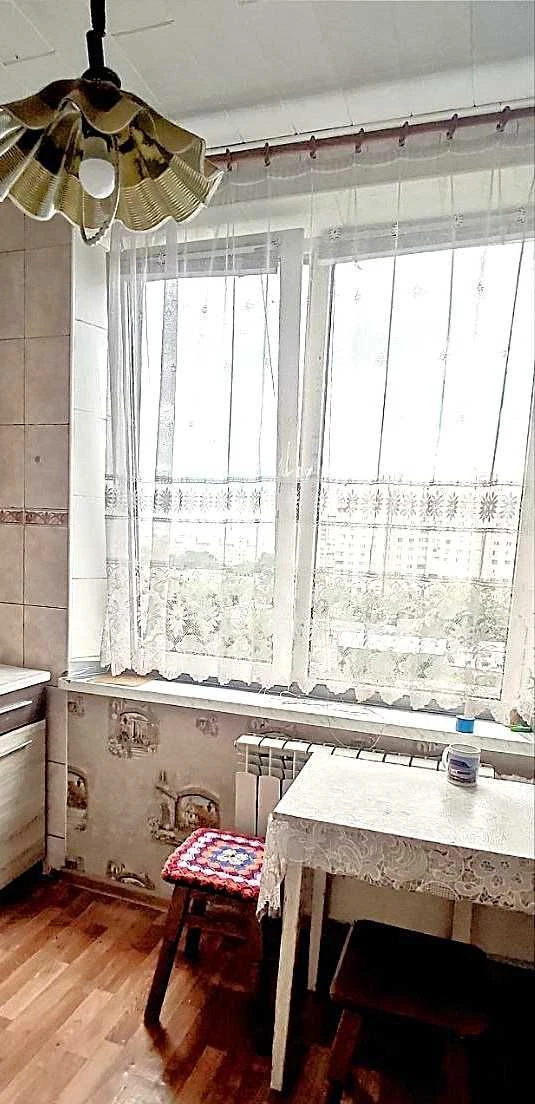 3-хкімнатна квартира з газом біля ст.метро Спортивна. ym
