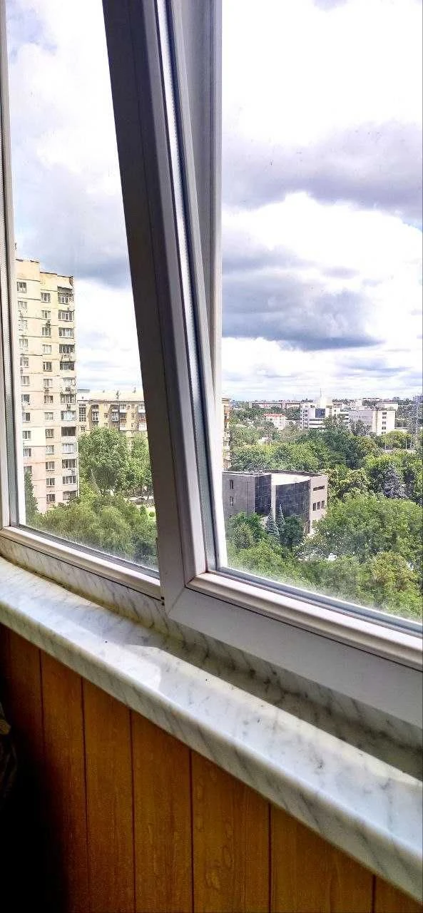 3-хкімнатна квартира з газом біля ст.метро Спортивна. ym