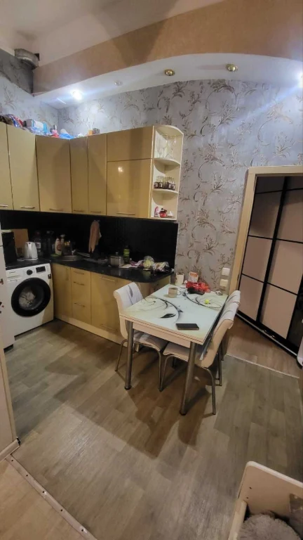 Продам 1 к. кв. с ремонтом рядом с м. Малышева 5 мин (404964