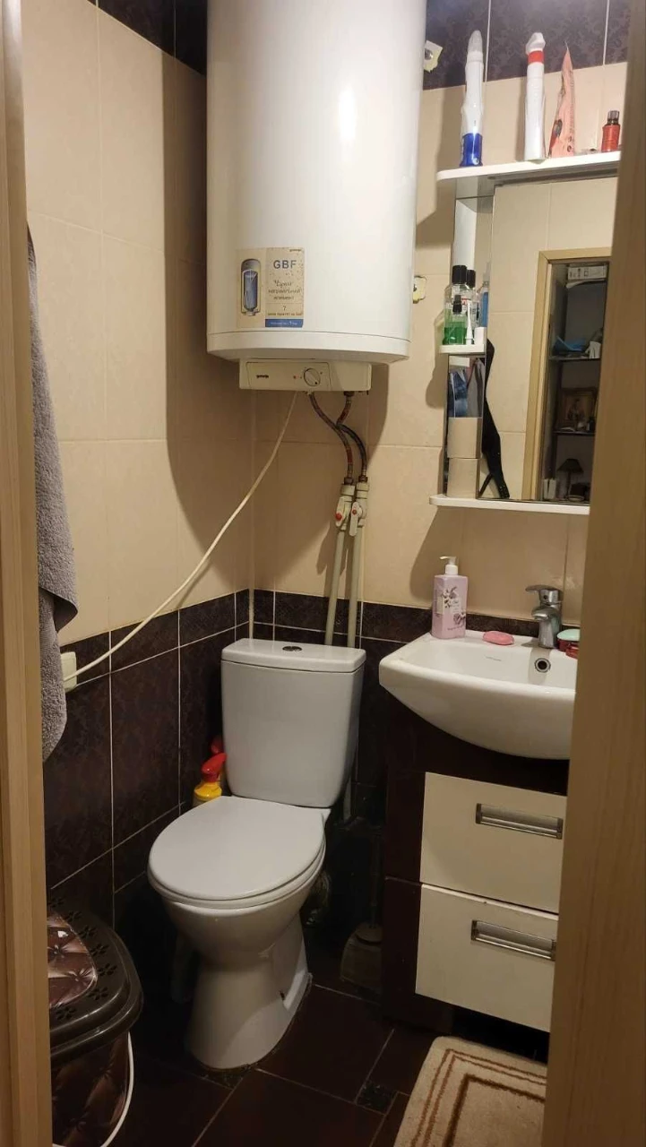 Продам 1 к. кв. с ремонтом рядом с м. Малышева 5 мин (404964