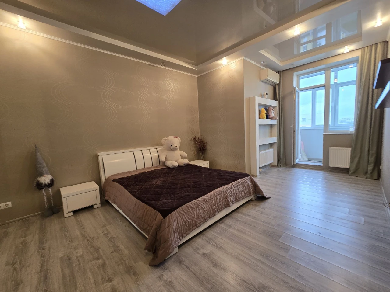 Продам 2 кім кв-ра пр-т Героїв Харкова 131 б,м.Захистників У