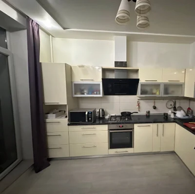 Продам 2 кім кв-ра пр-т Героїв Харкова 131 б,м.Захистників У