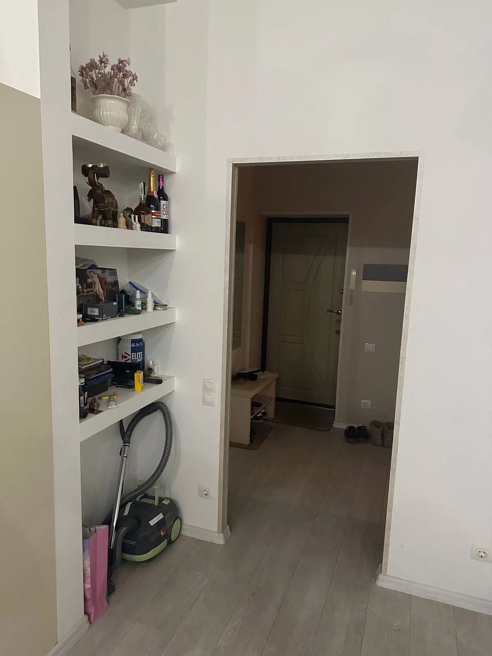 Продам 2 кім кв-ра пр-т Героїв Харкова 131 б,м.Захистників У