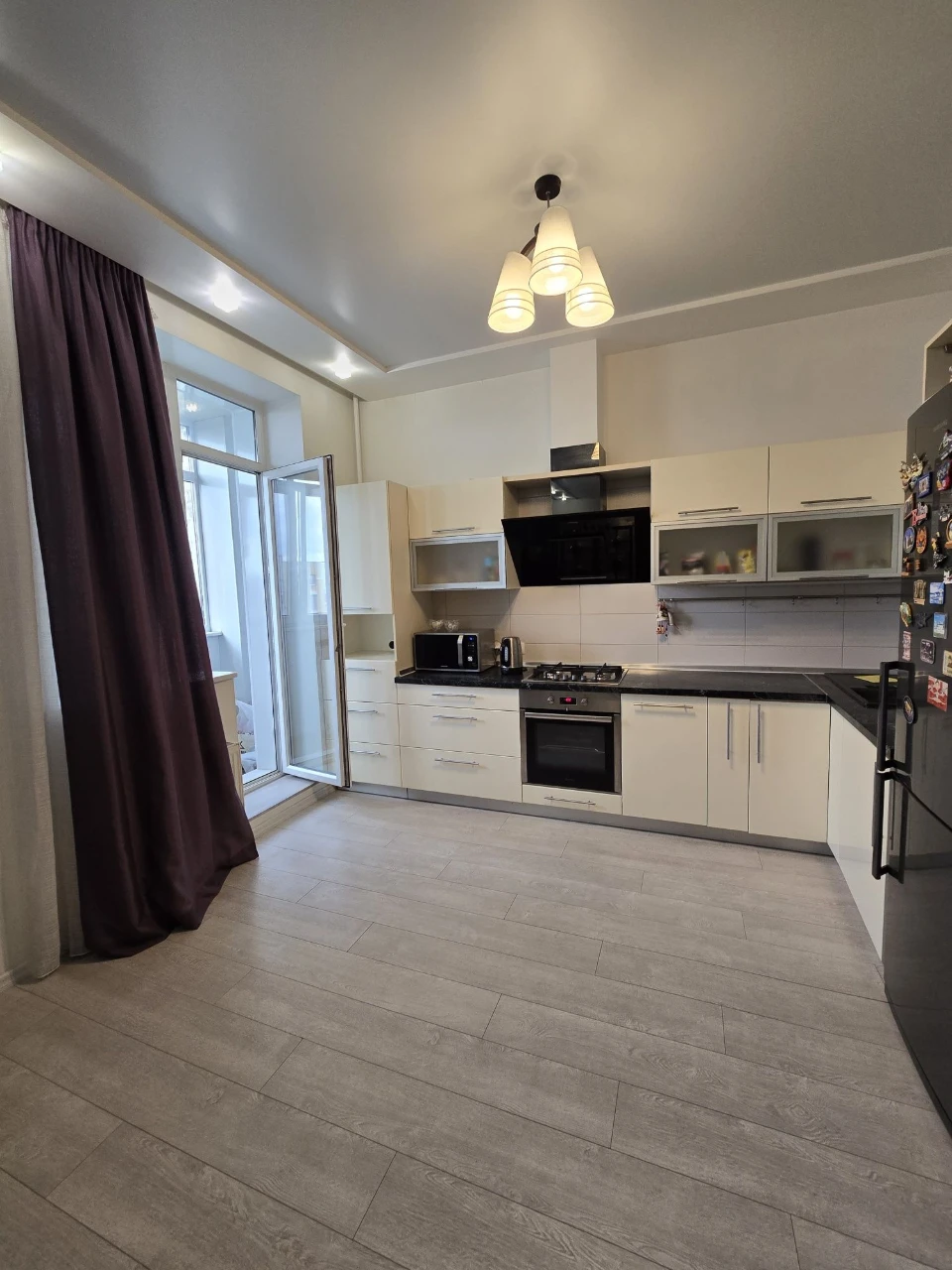 Продам 2 кім кв-ра пр-т Героїв Харкова 131 б,м.Захистників У